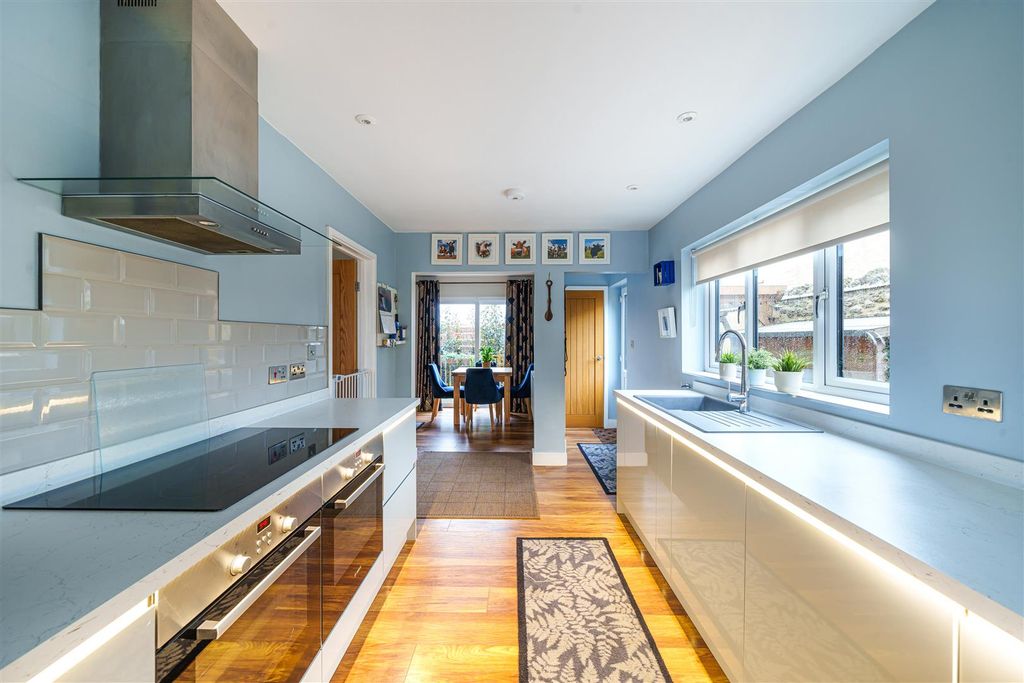 Property photo 2 of 20 Kitchen