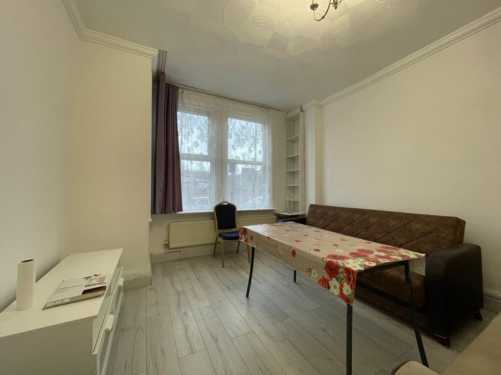 Property photo 3 of 11 Photo 5