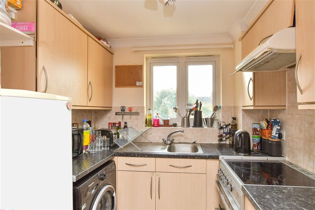 Property photo 3 of 8 Kitchen