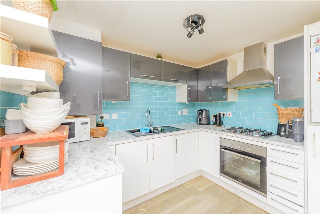 Property photo 3 of 12 Kitchen