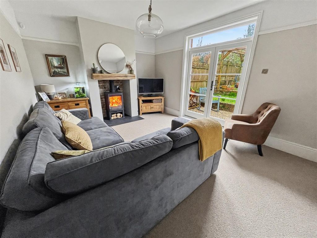 Property photo 2 of 15 Sitting Room.