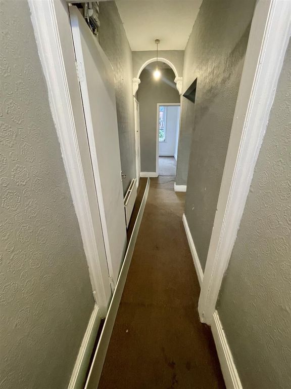 Property photo 2 of 7 Entrance Hall