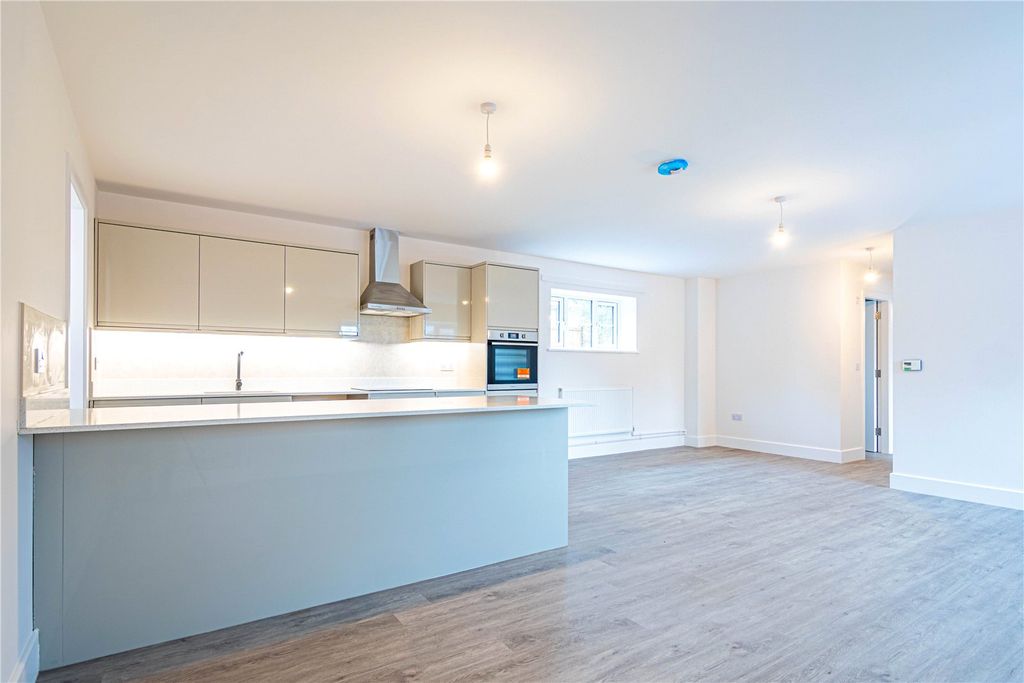 Property photo 2 of 8 Picture No. 17