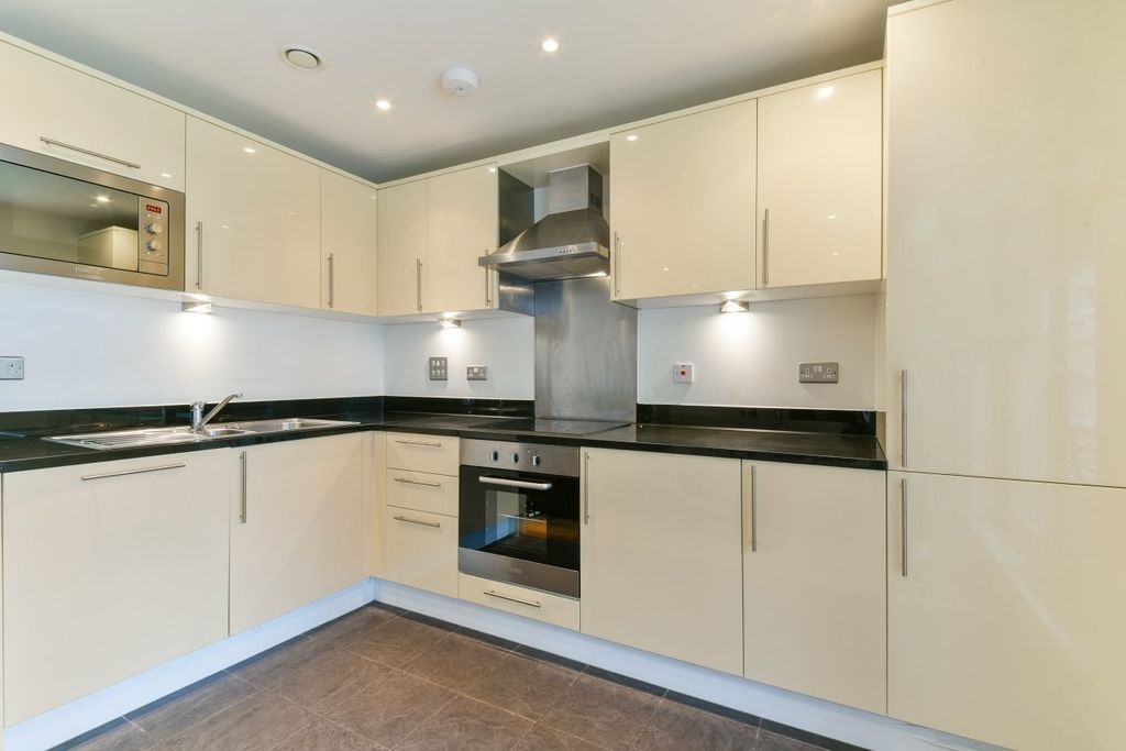 Property photo 3 of 9 Kitchen