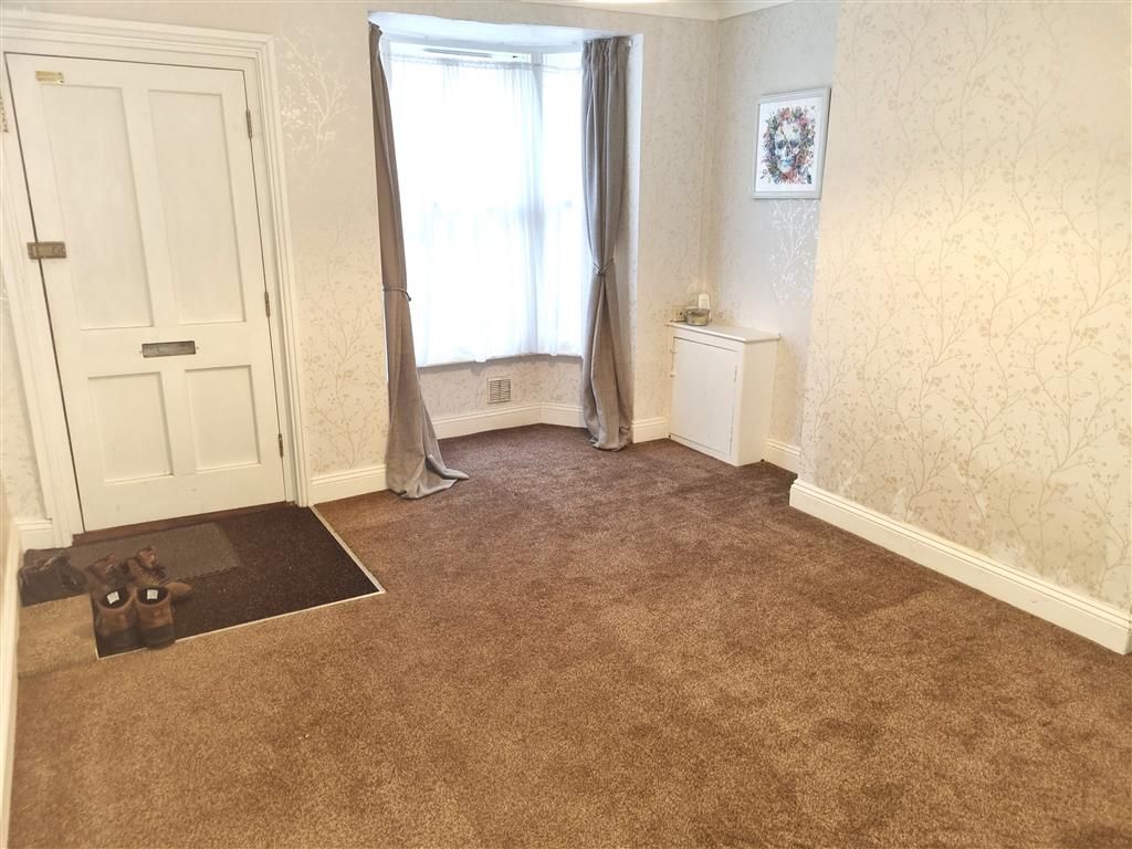 Property photo 3 of 7 Living Room