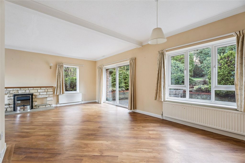 Property photo 3 of 16 Sitting Room