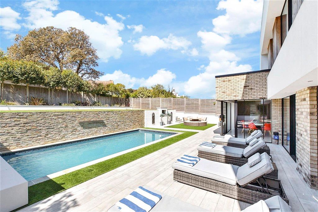 Property photo 2 of 25 External Feature