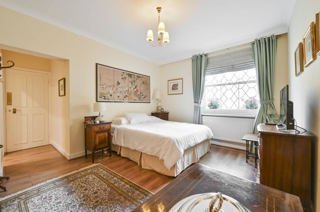 Property photo 3 of 12