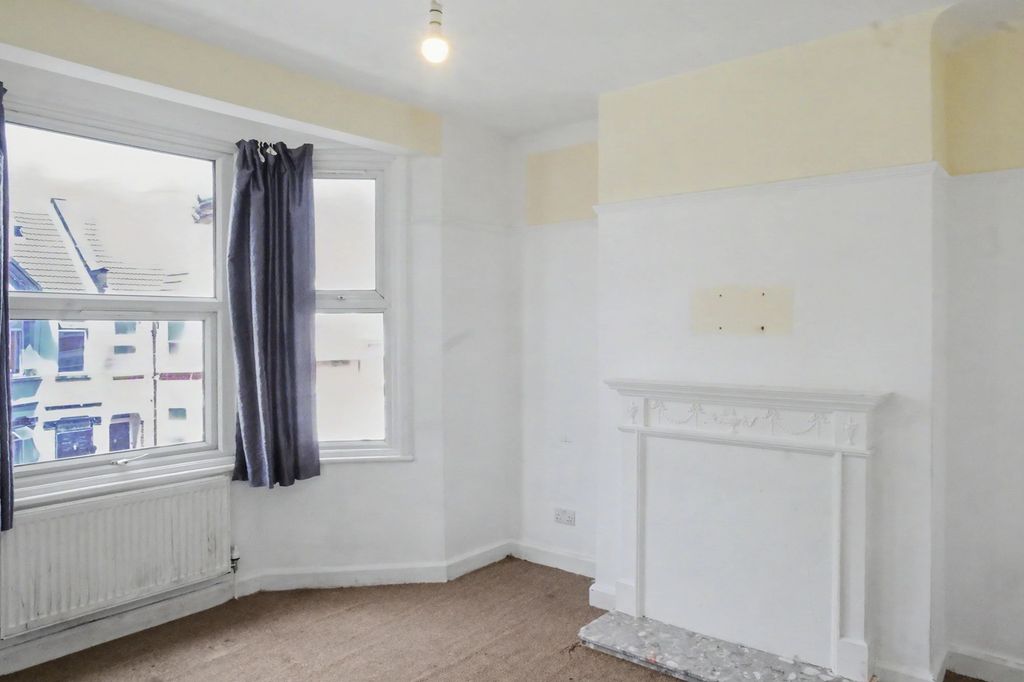 Property photo 2 of 13 90B Fortune Gate Road, London Nw10 9Rg