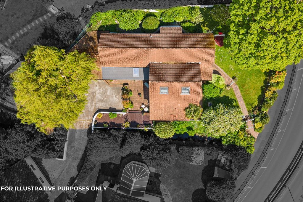 Property photo 2 of 33