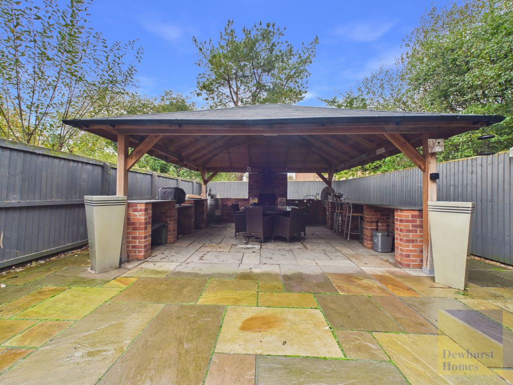Property photo 2 of 28