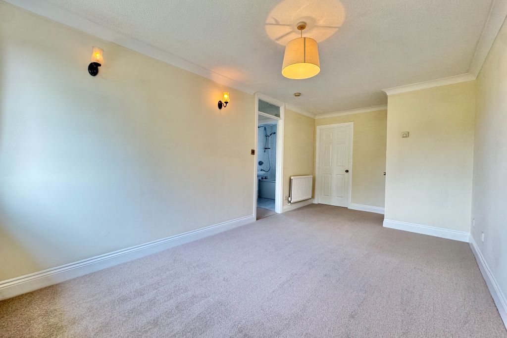 Property photo 3 of 11 Lounge