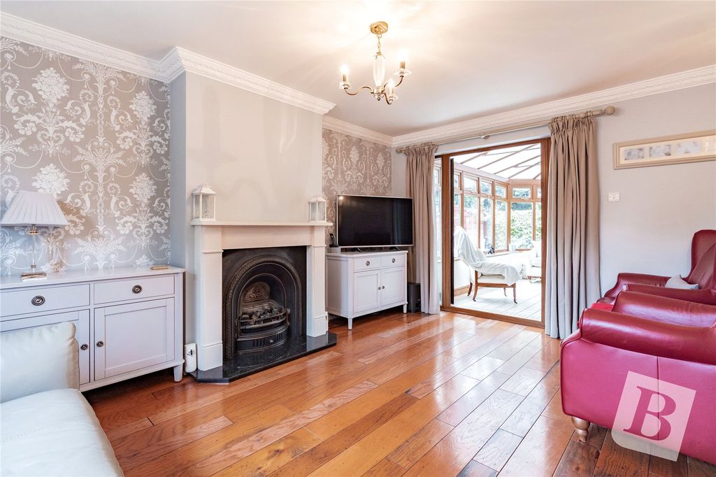 Property photo 3 of 20 Living Room