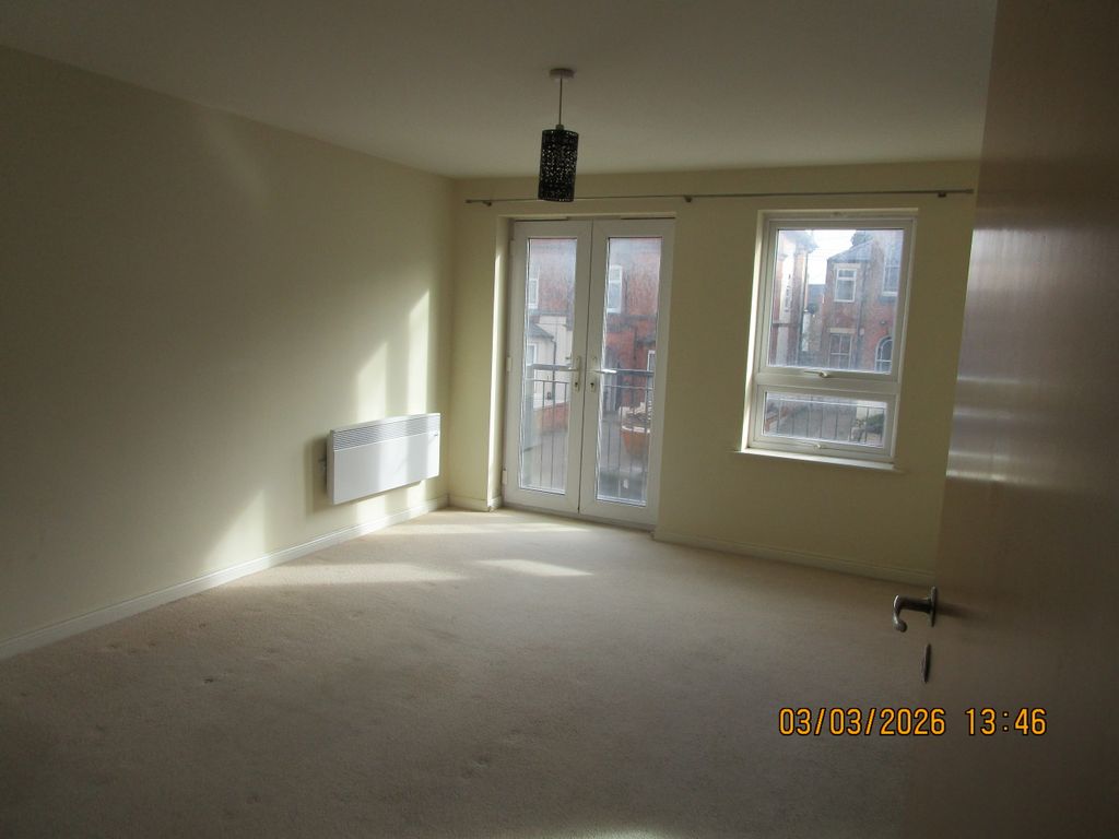 Property photo 2 of 11 Spacious Lounge