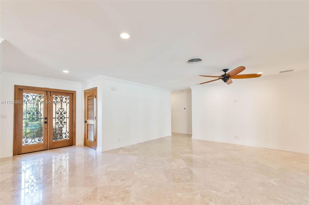 Property photo 2 of 50 <Alttext/>