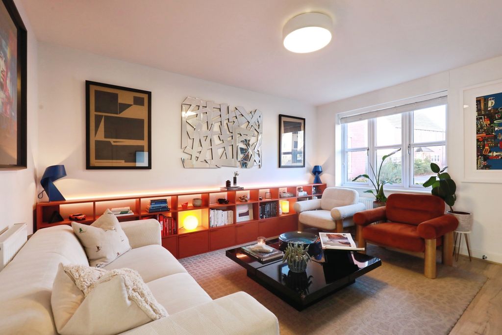 Property photo 3 of 18 Living Room