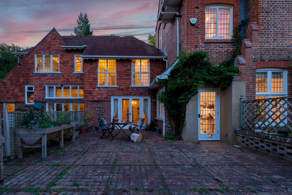 Property photo 2 of 34