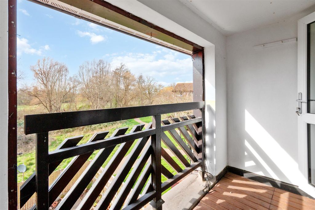 Property photo 2 of 11 Buttermere Close