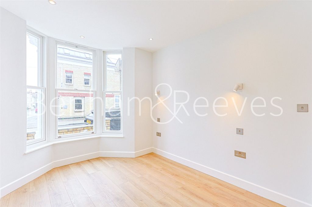 Property photo 3 of 19 Picture No. 24