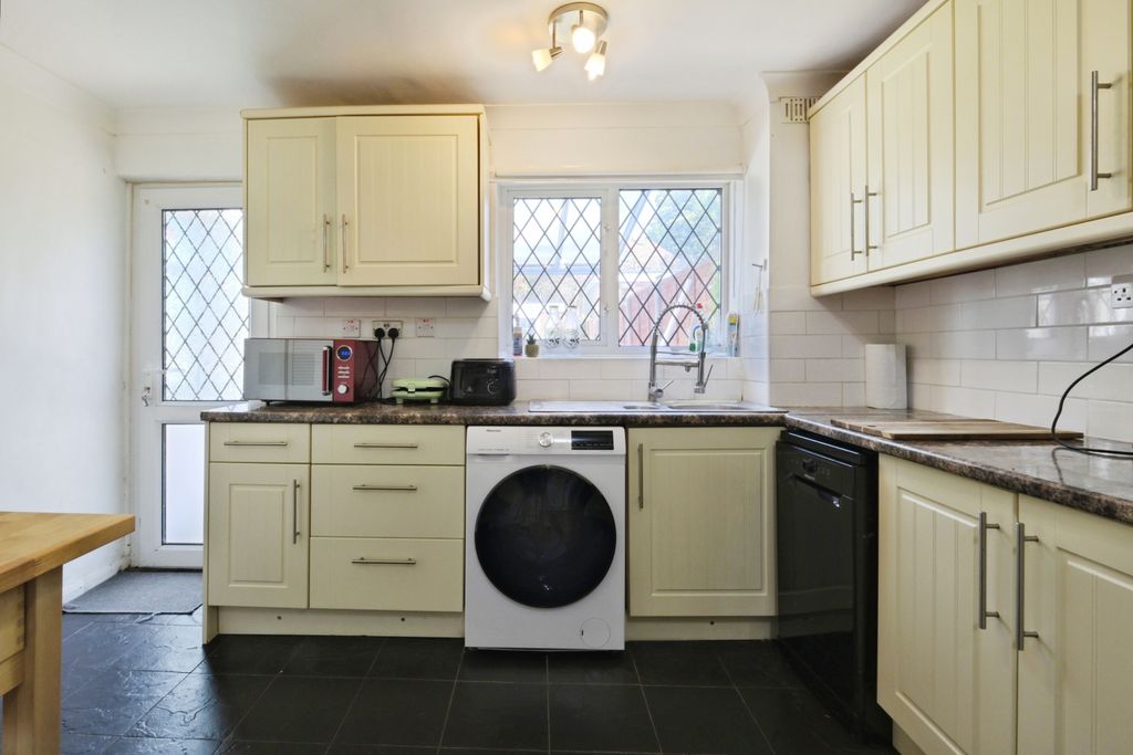 Property photo 2 of 21