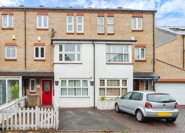 Property photo 1 of 16 A Spacious Five Bedroom, Two Bathroom Terraced House With Private Garden Situated In A Quiet Cul De Sac On Keats Close With Convenient Access To The City.