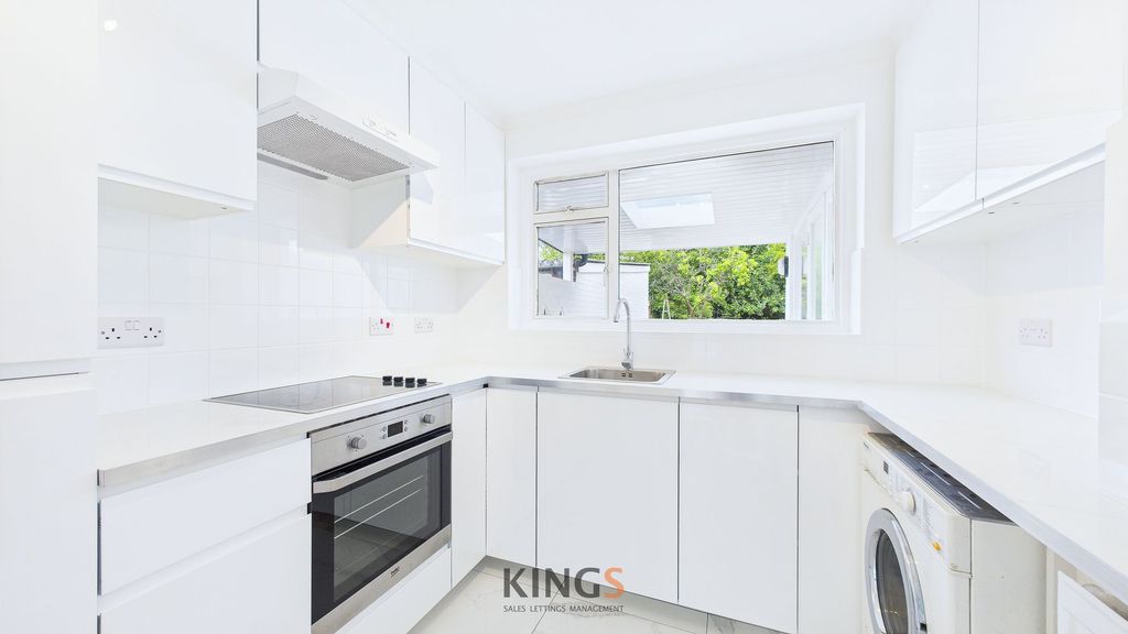 Property photo 2 of 12 Kitchen