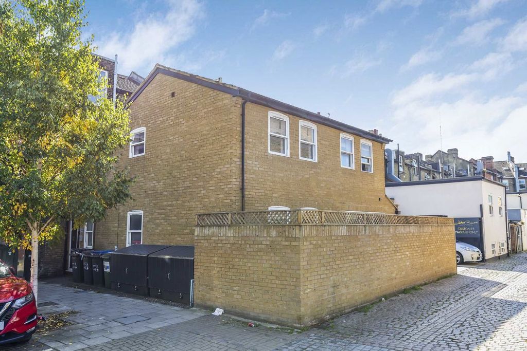 Property photo 1 of 5