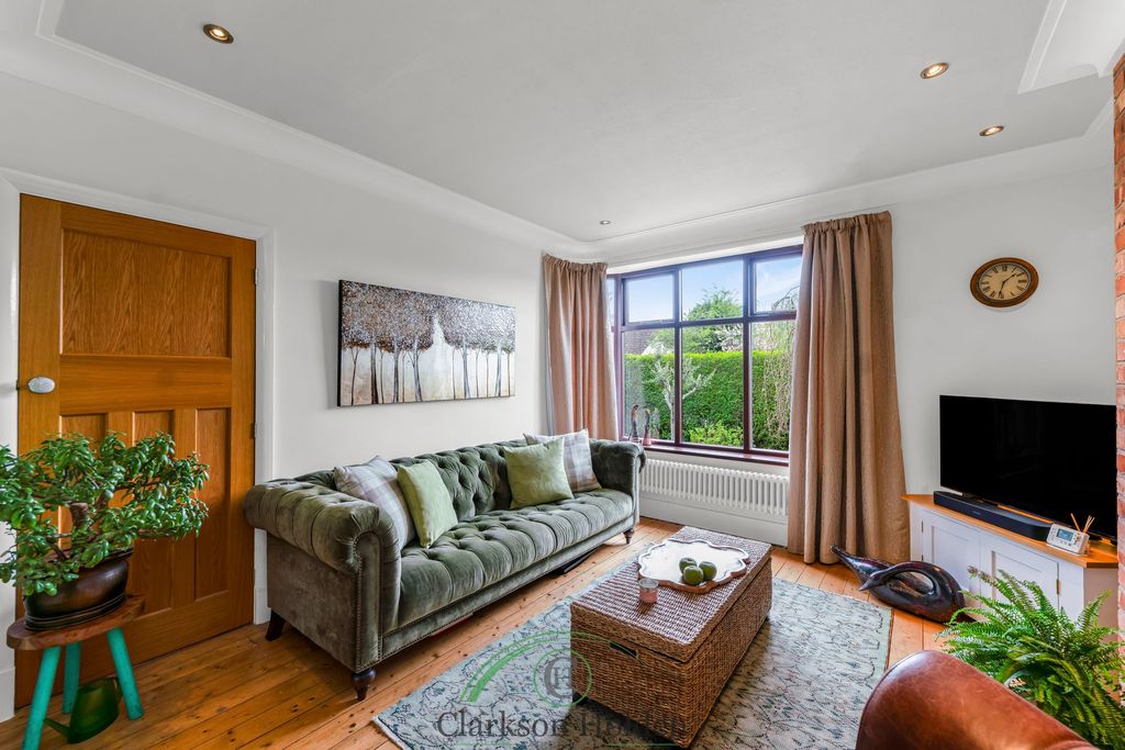 Property photo 2 of 32