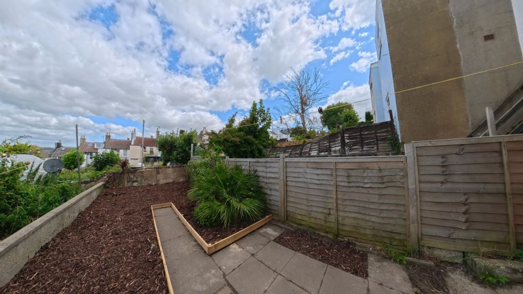 Property photo 1 of 6 6099240