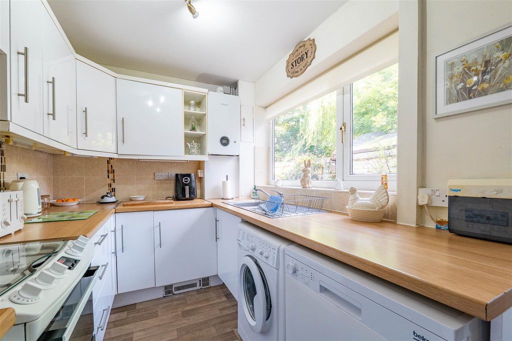 Property photo 3 of 30 Kitchen