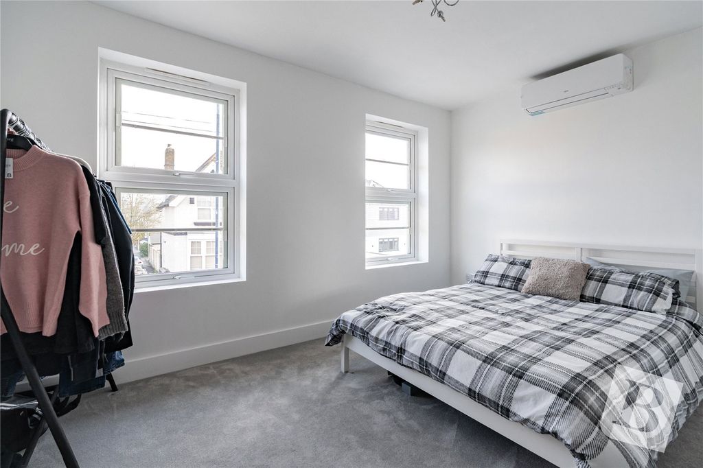 Property photo 3 of 20 Bedroom