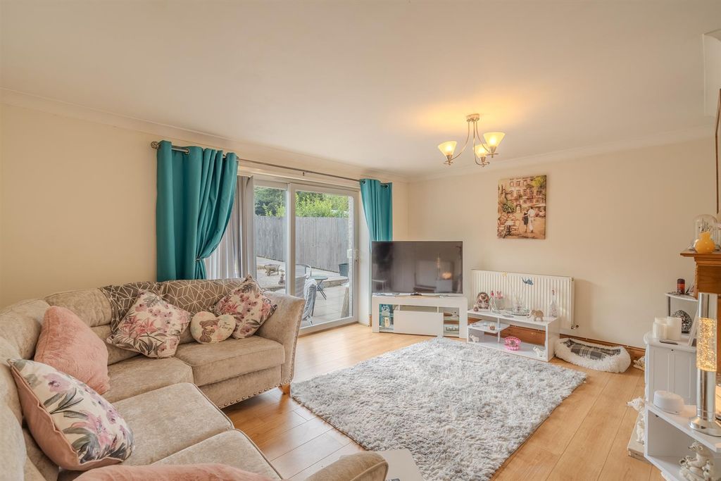 Property photo 2 of 18 5 Ty Pwca Place-13.Jpg