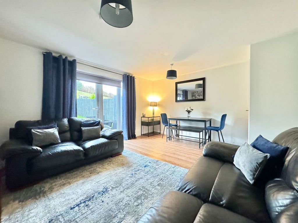 Property photo 2 of 28