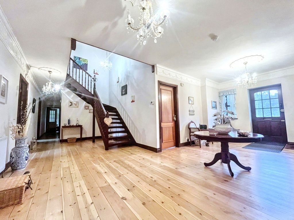 Property photo 3 of 43