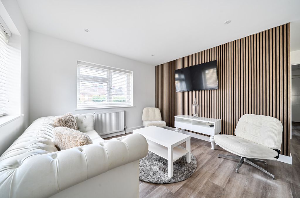 Property photo 2 of 22 1484431-11-6A4238...