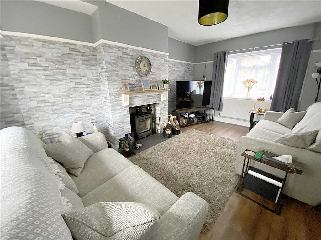 Property photo 2 of 14 Lounge: