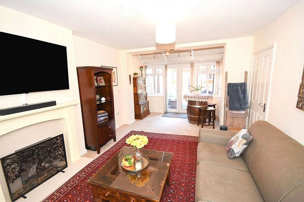 Property photo 2 of 10 Living Room