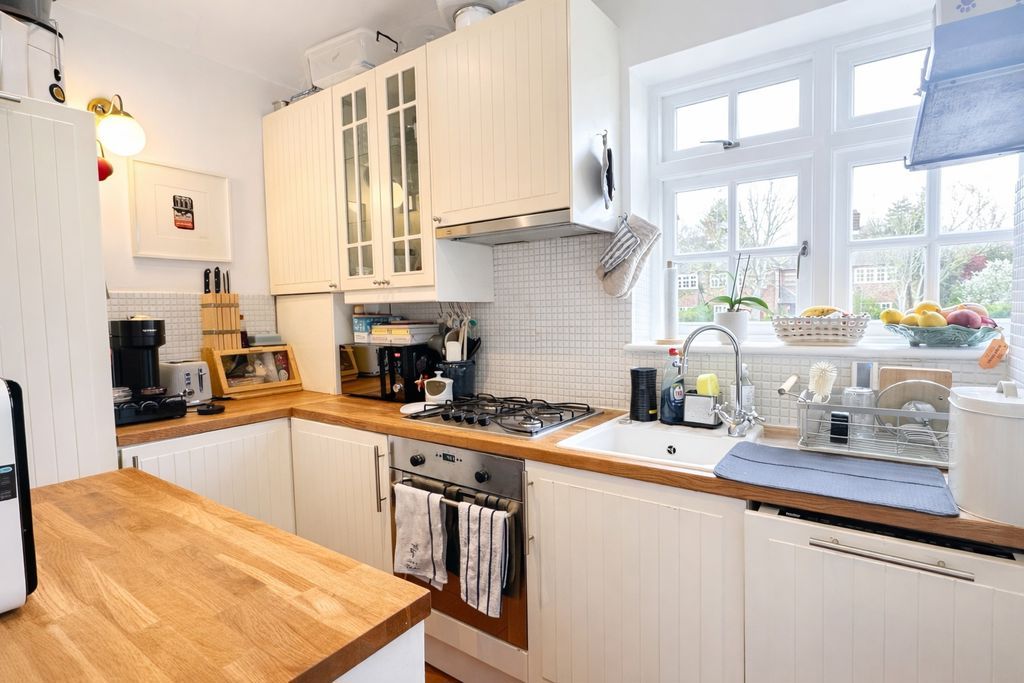 Property photo 3 of 7 Photo 6