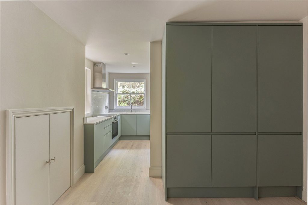 Property photo 2 of 10 Kitchen