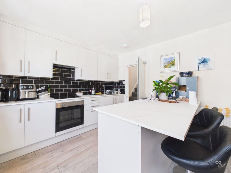 Property photo 1 of 11 Kitchen