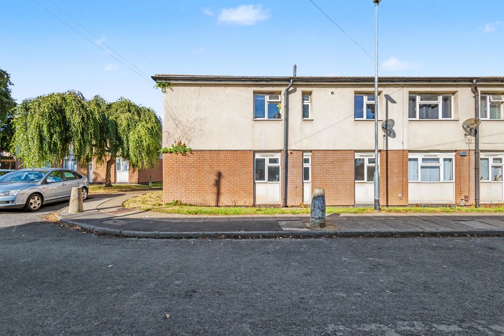 Property photo 1 of 18 2 Heddon Grove, Hawkshead, Bradford, West Yorkshire, Bd5 0Ta