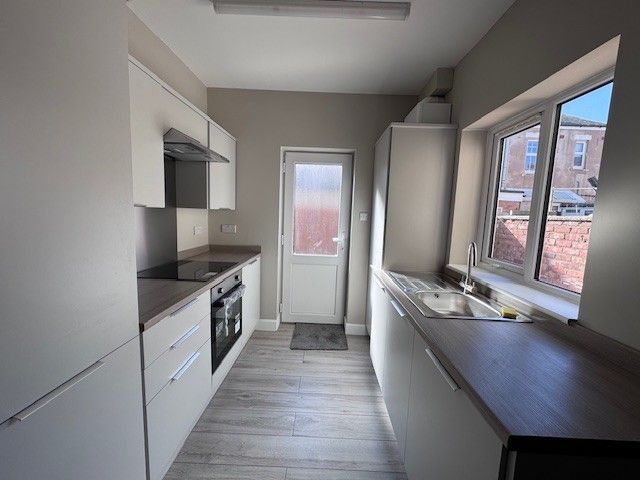 Property photo 1 of 8 Kitchen