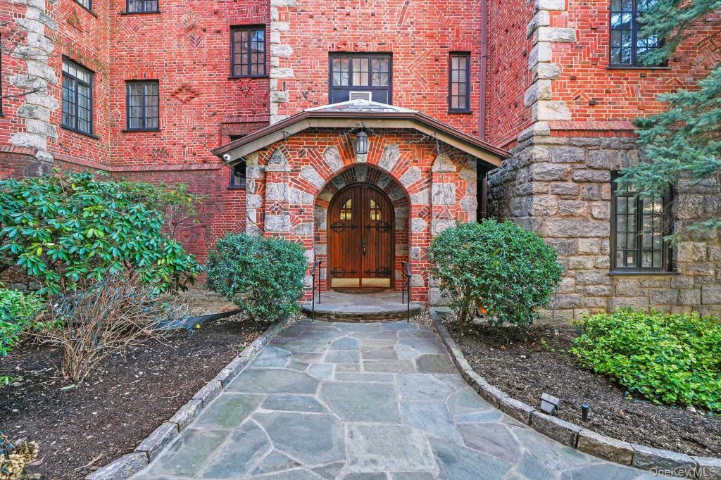 Property photo 1 of 27