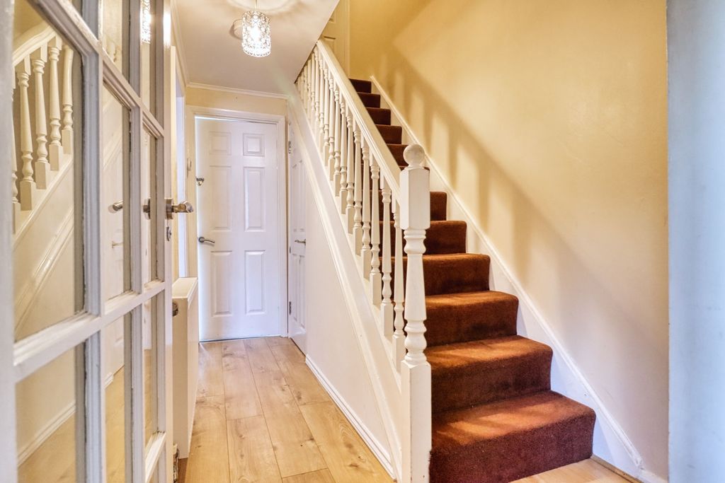 Property photo 2 of 12 Hallway
