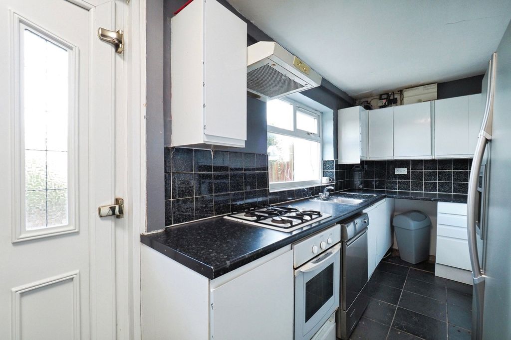 Property photo 2 of 18 Kitchen