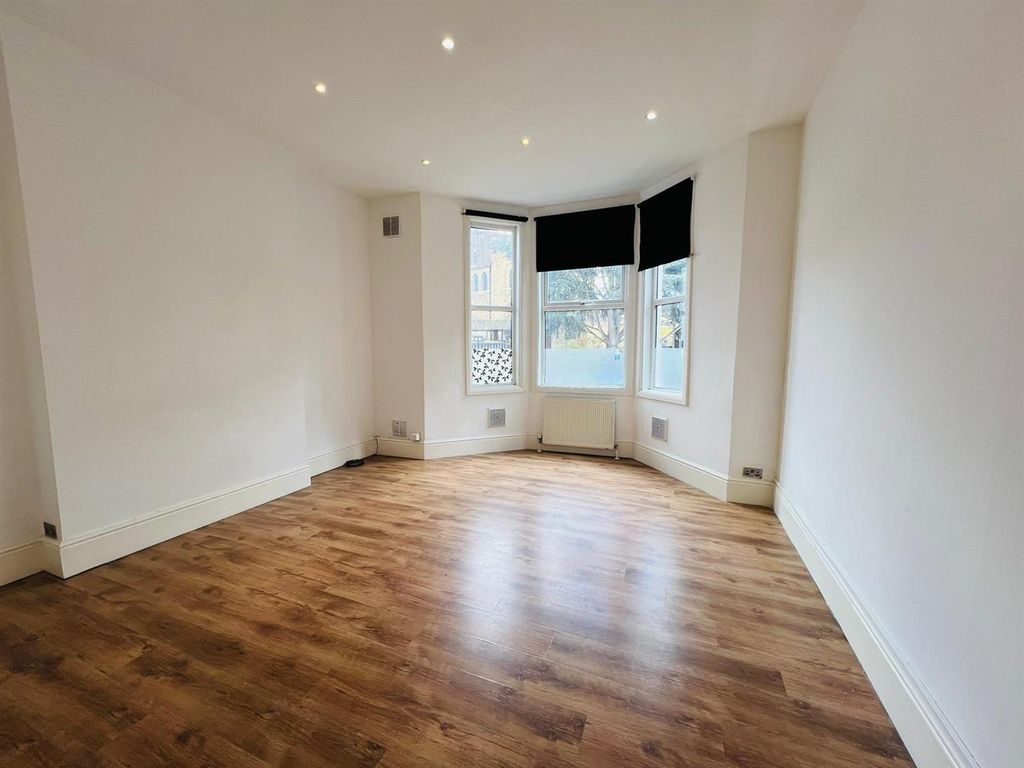 Property photo 1 of 12 Living.Jpg