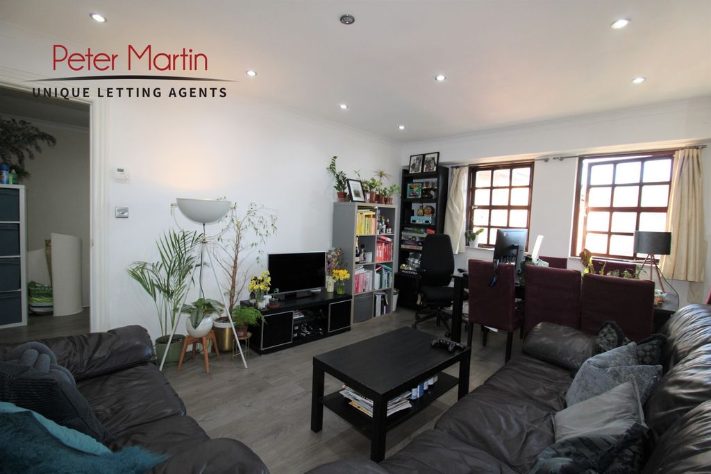 Property photo 1 of 11 Photo 10