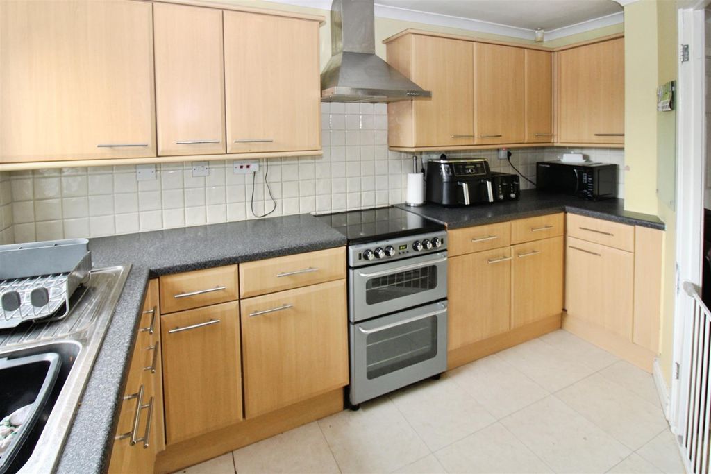 Property photo 2 of 16 Fitted Dining Kitchen