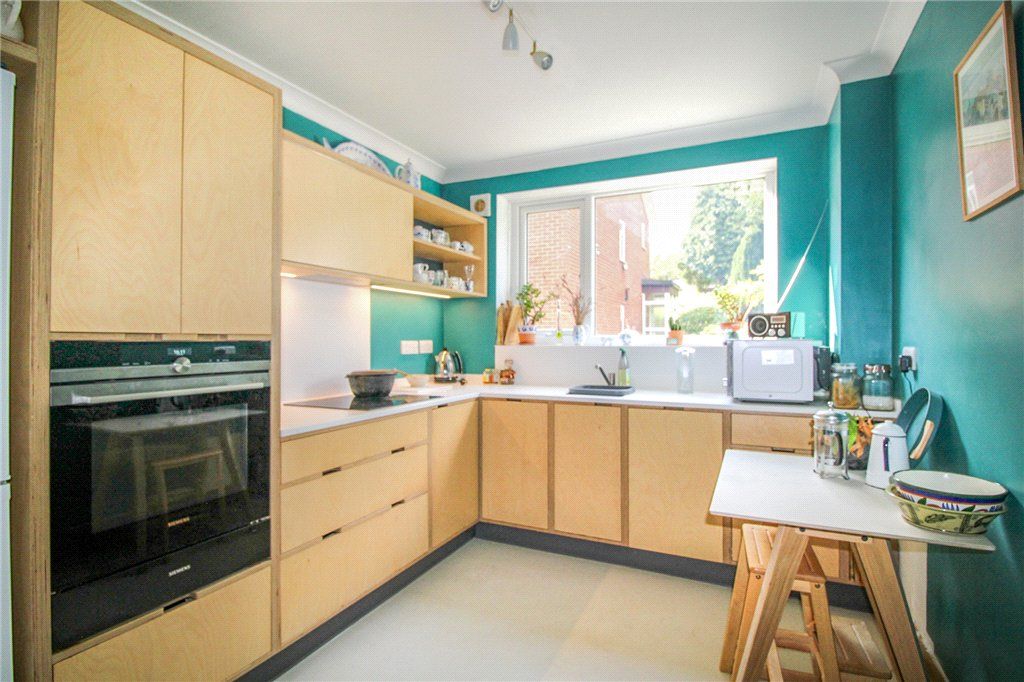Property photo 3 of 11 Kitchen