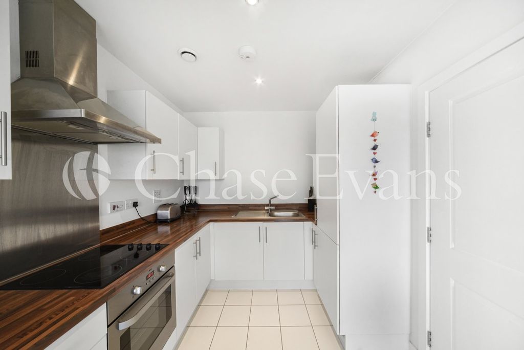 Property photo 2 of 11 Kitchen